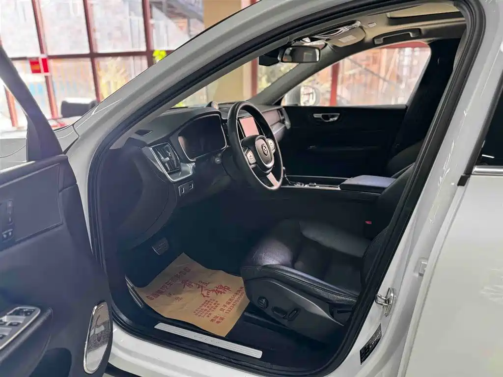 Volvo XC60 T5 4 WD Smart Ease CN-VI