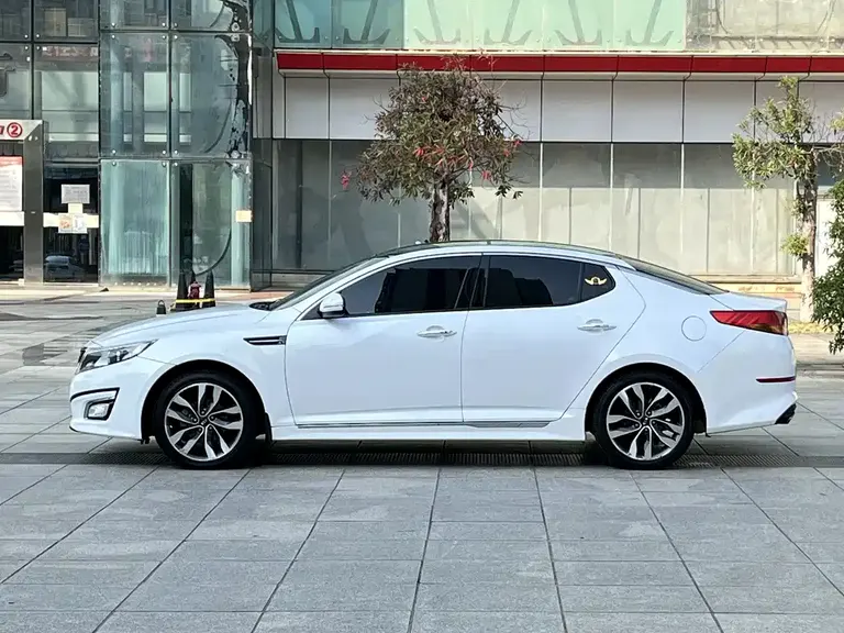 Kia K5 2.0 L Auto Luxury