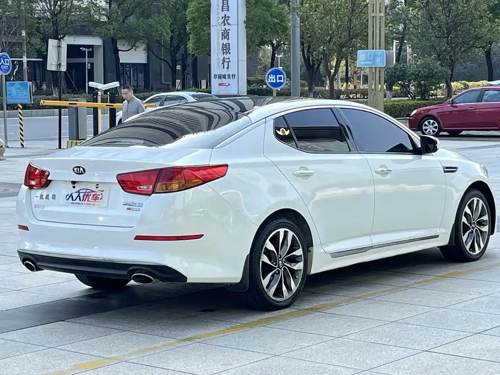 Kia K5 2.0 L Auto Luxury