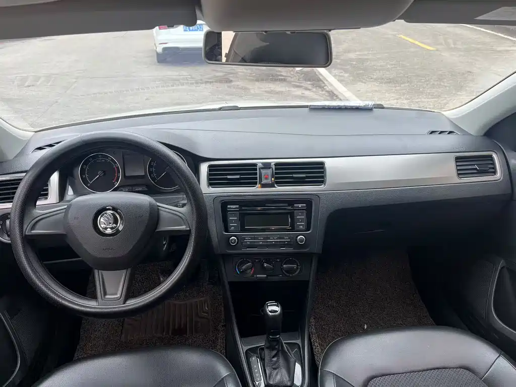 Rapid Spaceback 1.6 L Auto Pleasure