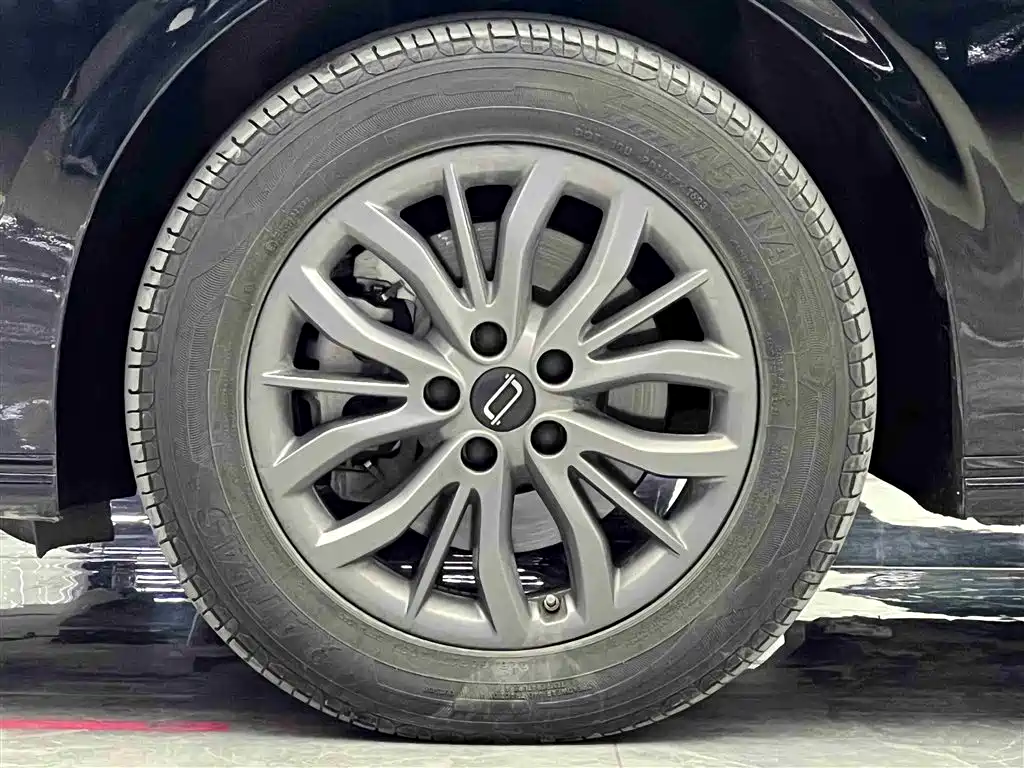 Besturn M9 2.0 T Premium