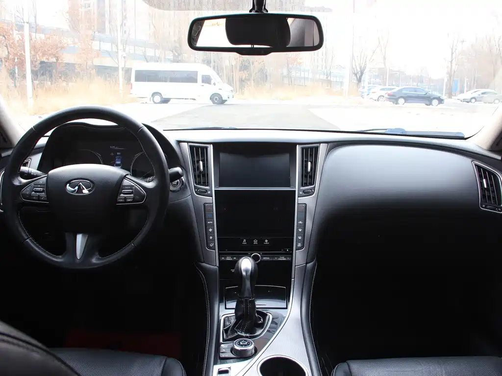 Infiniti Q50 L 2.0 T Joy