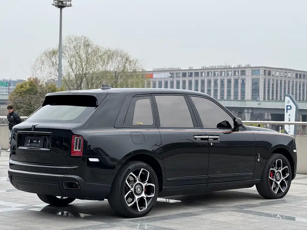 Cullinan Black Badge