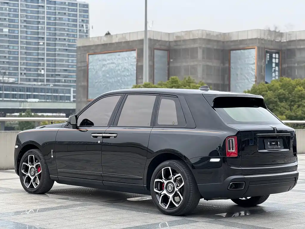 Cullinan Black Badge