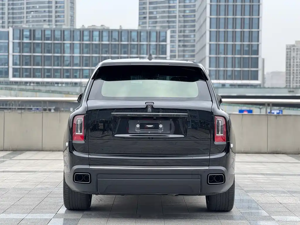 Cullinan Black Badge