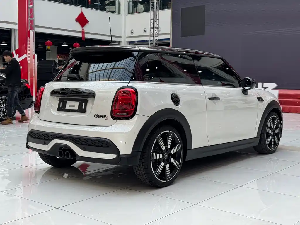 MINI Facelift 2.0 T COOPER S Artist