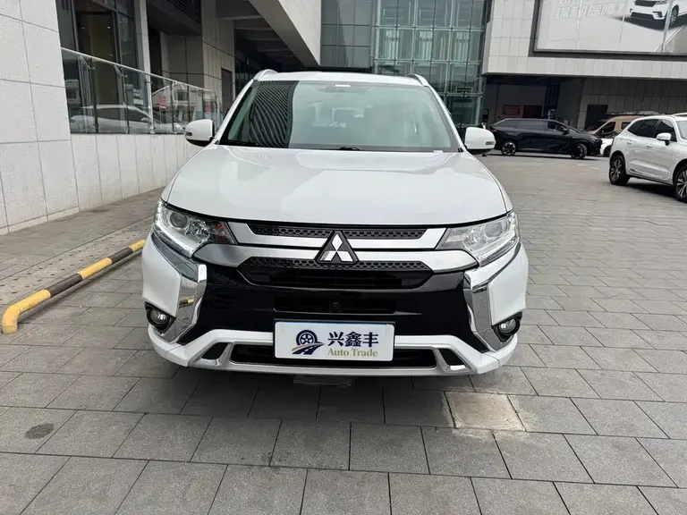 Mitsubishi Outlander 2.0 L 2 WD Smooth Enjoyment 7-seat