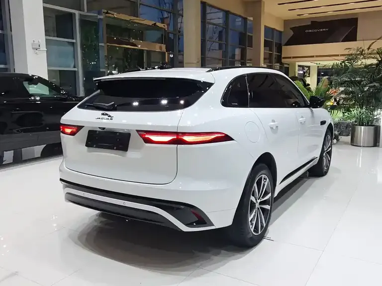 Jaguar F-PACE P250 R-Dynamic SE