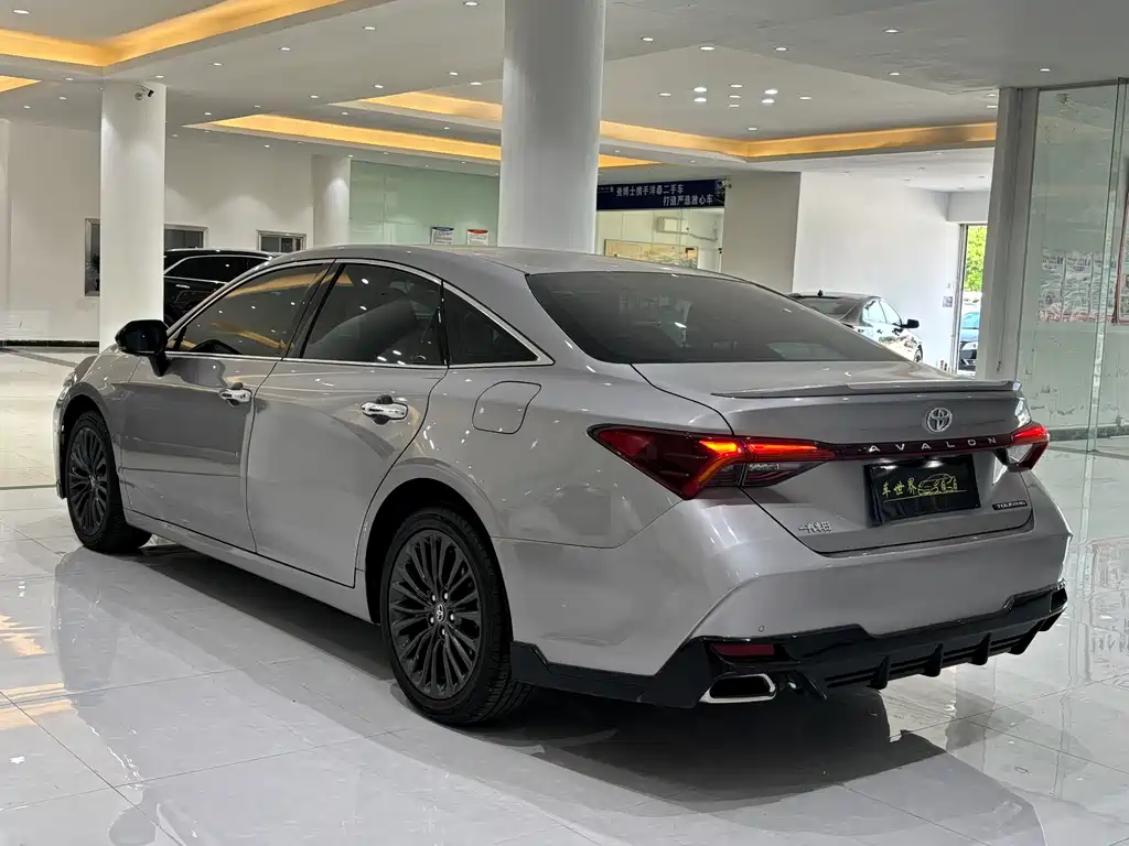 Avalon 2.5 L Touring Distinguished SPORT