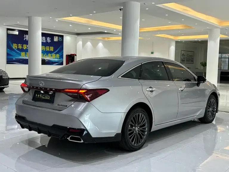 Toyota Avalon 2.5 L Touring Distinguished SPORT