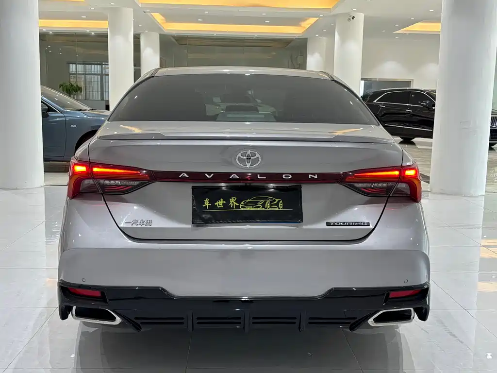 Avalon 2.5 L Touring Distinguished SPORT