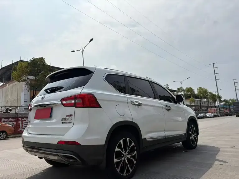 Dongfeng Joyear X5 Power Enjoyment Series 1.5 T CVT Luxury