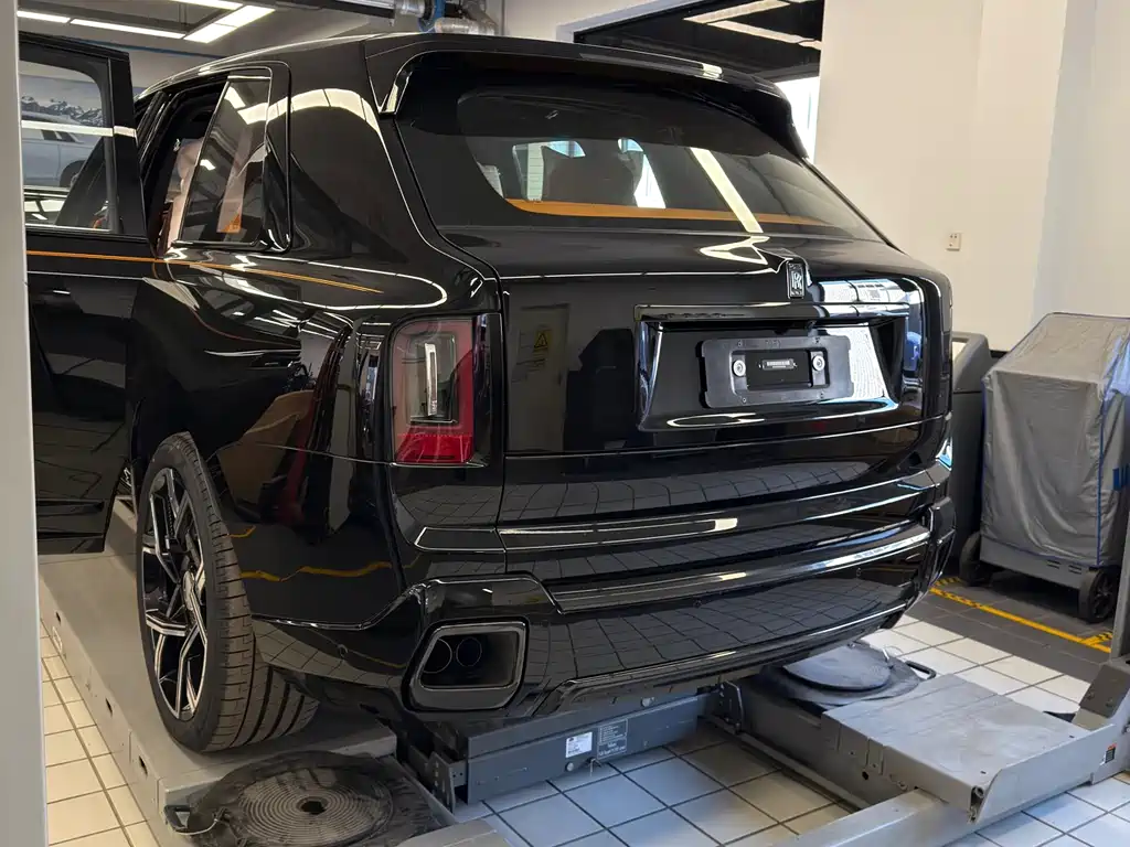 Cullinan Black Badge