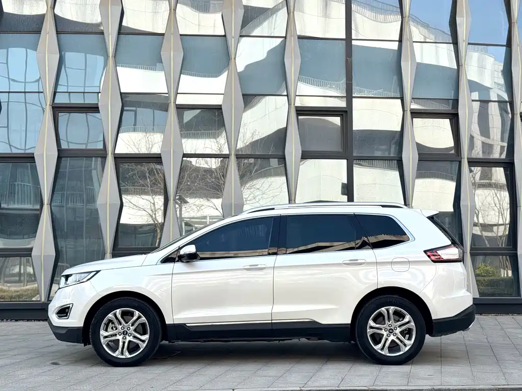 Edge EcoBoost 245 4 WD Grand Sharp 7-seat