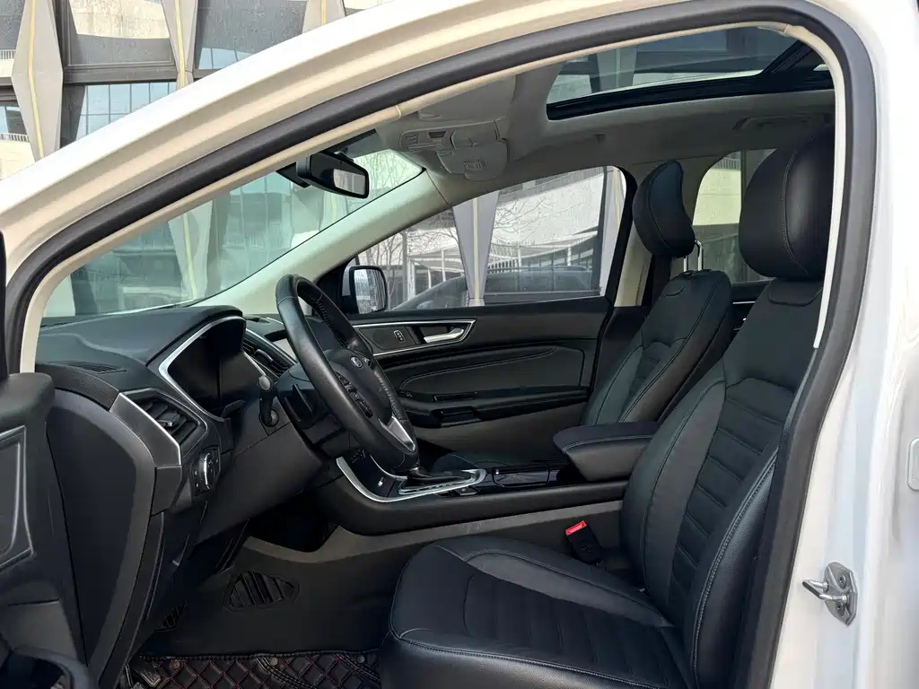 Edge EcoBoost 245 4 WD Grand Sharp 7-seat