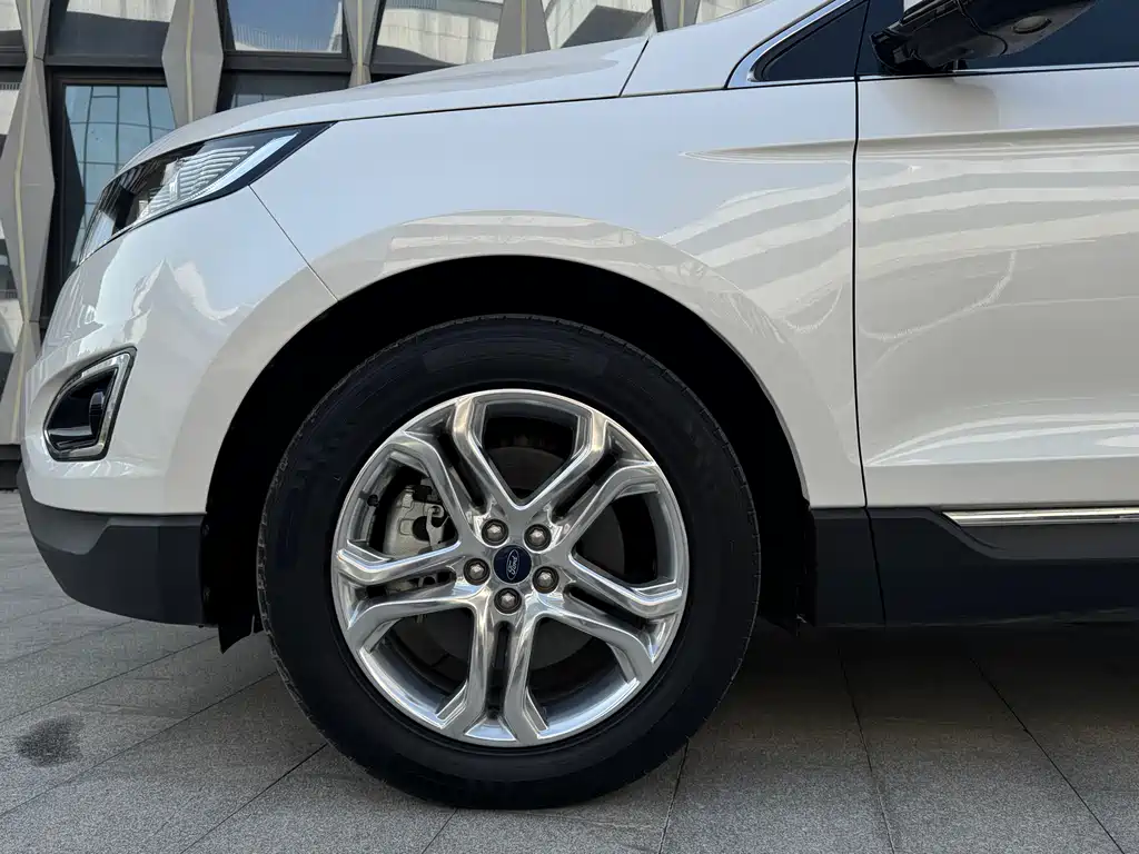Edge EcoBoost 245 4 WD Grand Sharp 7-seat