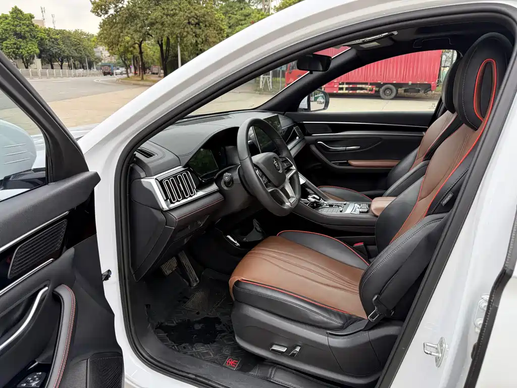 Song PLUS 1.5 T Auto Distinguished