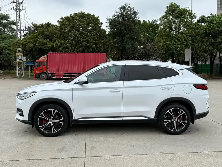 BYD Song PLUS 1.5 T Auto Distinguished