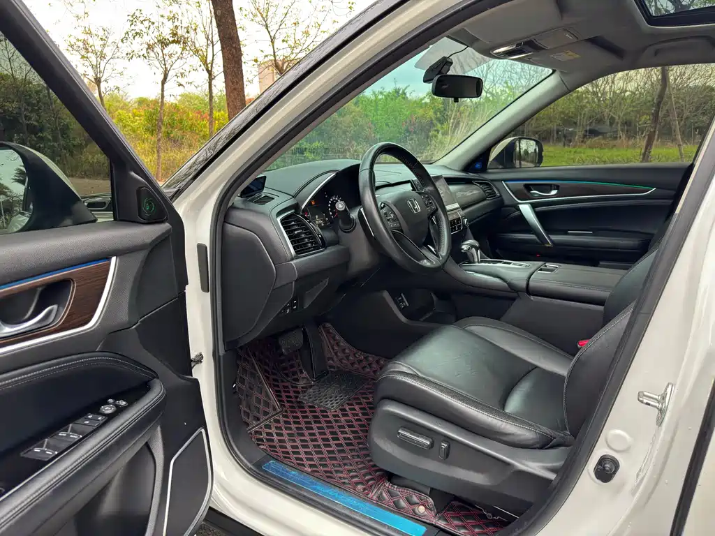 Avancier 240 TURBO 2 WD Luxury