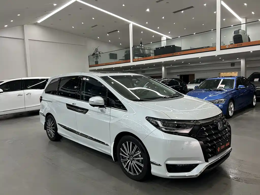 Elysion 2.0 L e:HEV Supreme