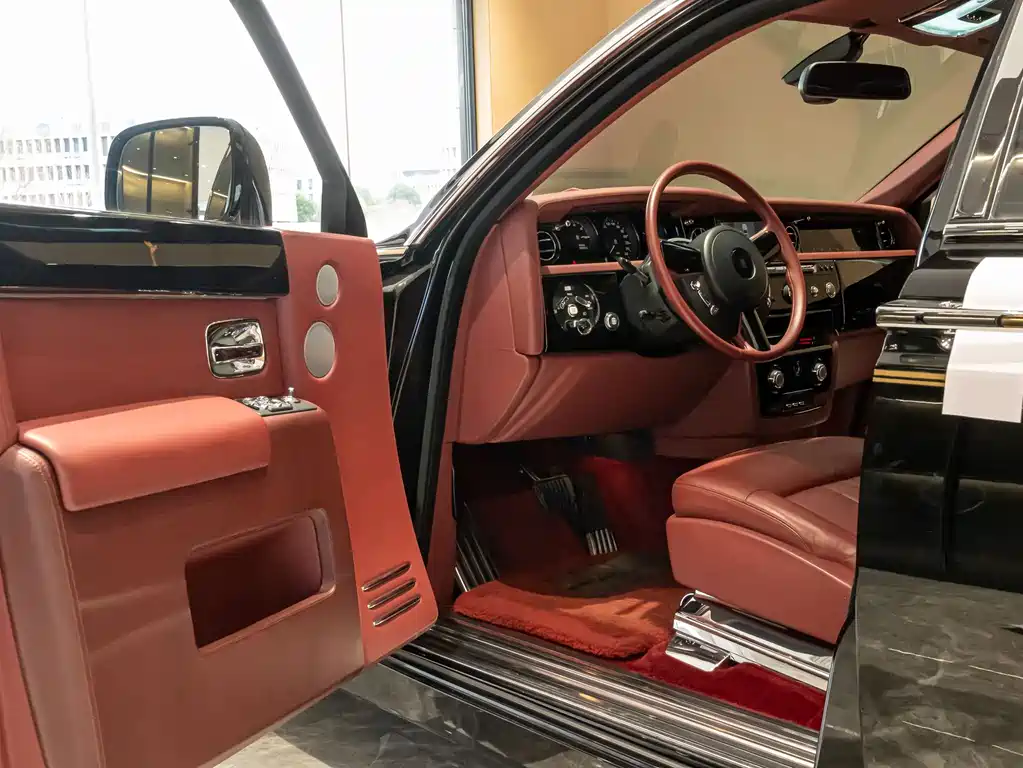 Phantom 6.7 L Extended EWB