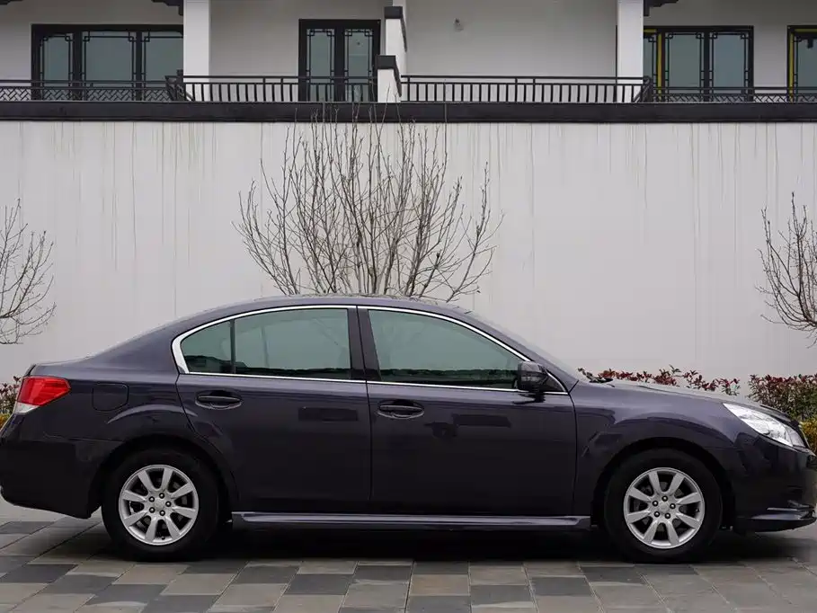 Legacy 2.0 i Luxury