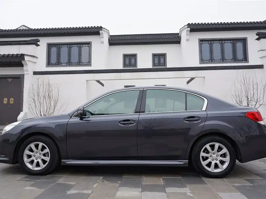 Legacy 2.0 i Luxury