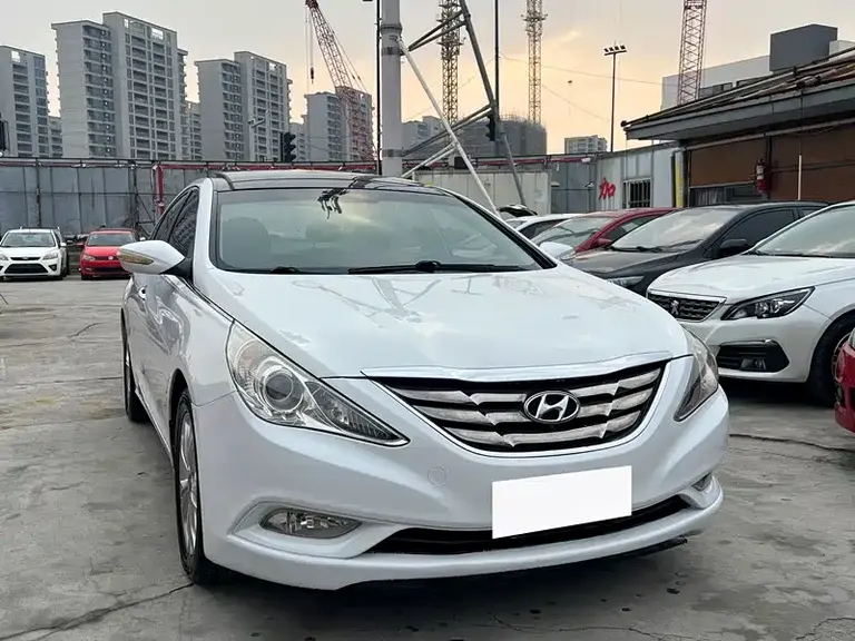 Hyundai Sonata 2.0 L Auto Supreme