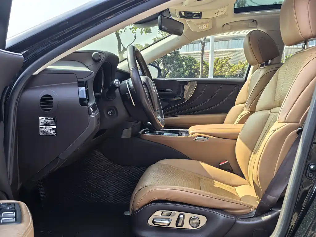Lexus LS 500 h Outstanding CN-V