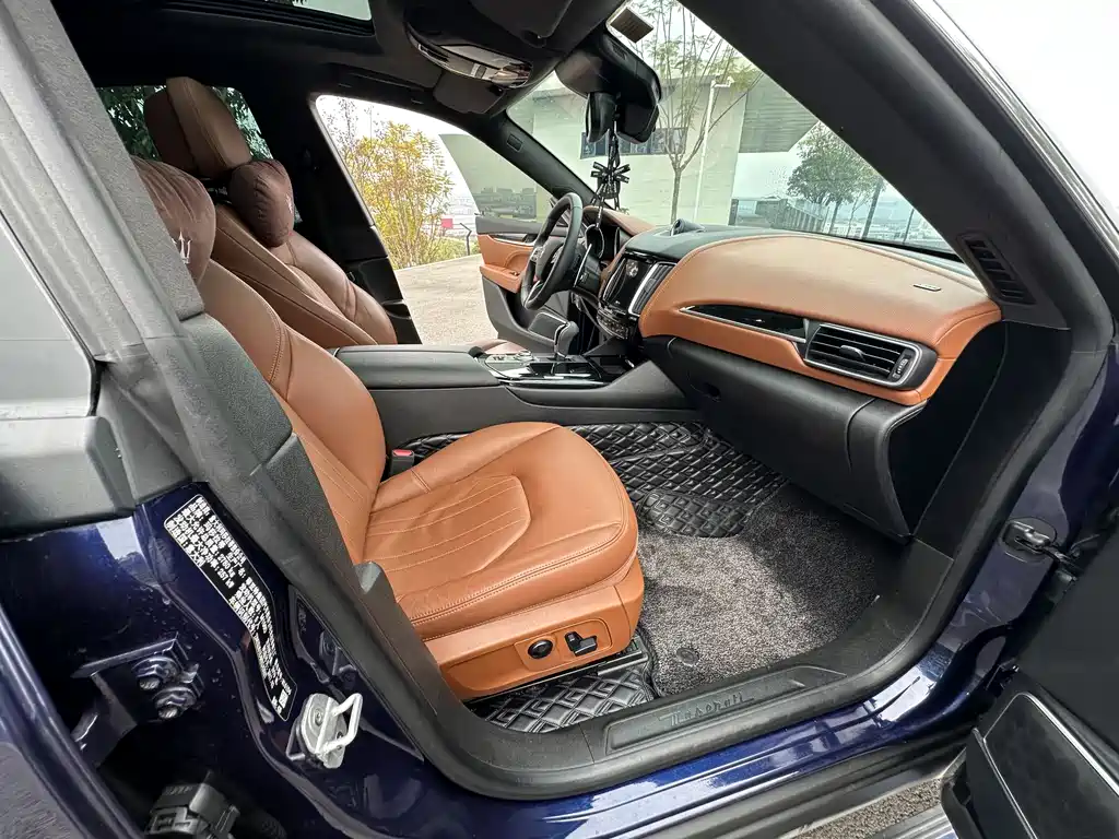 Levante 3.0 T Standard