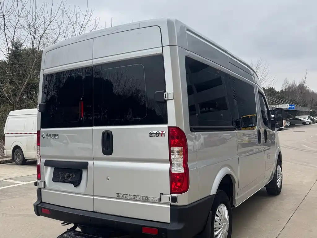 Yufeng 2.0 T RWD Logistics SWB Mid Roof 5-9-seat CN-VI D20