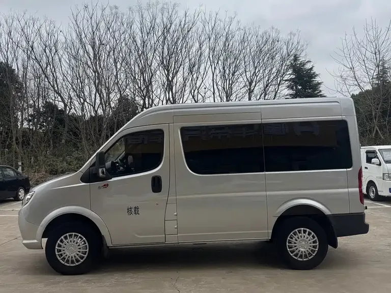 Dongfeng Yufeng 2.0 T RWD Logistics SWB Mid Roof 5-9-seat CN-VI D20