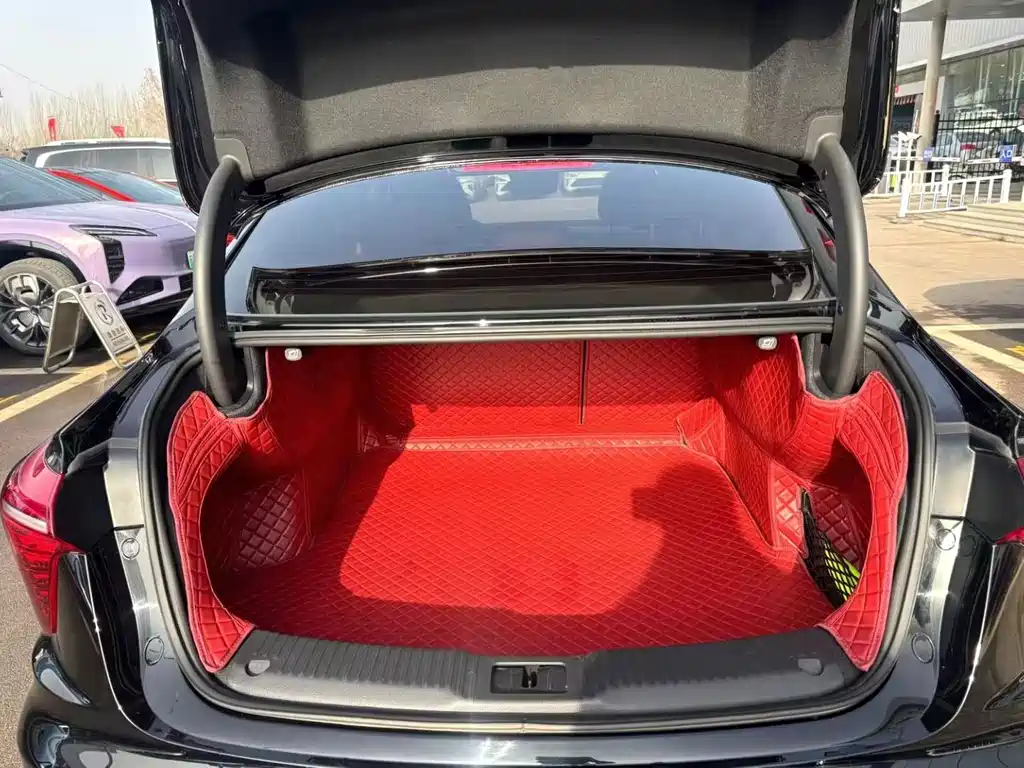 Hongqi H5 2.0 T Auto Connected Flagship