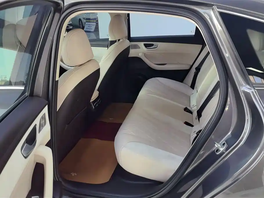 Roewe D7 DMH 125 km Outstanding