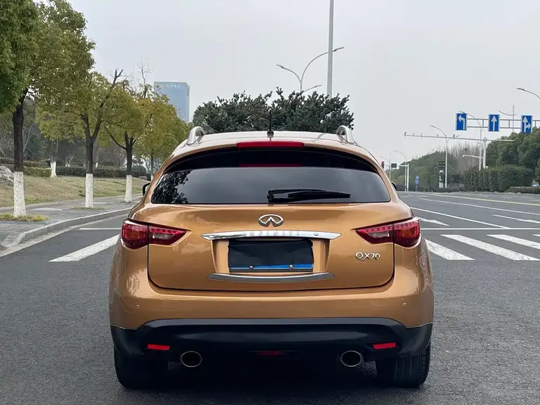 Infiniti QX70 3.7 L Standard