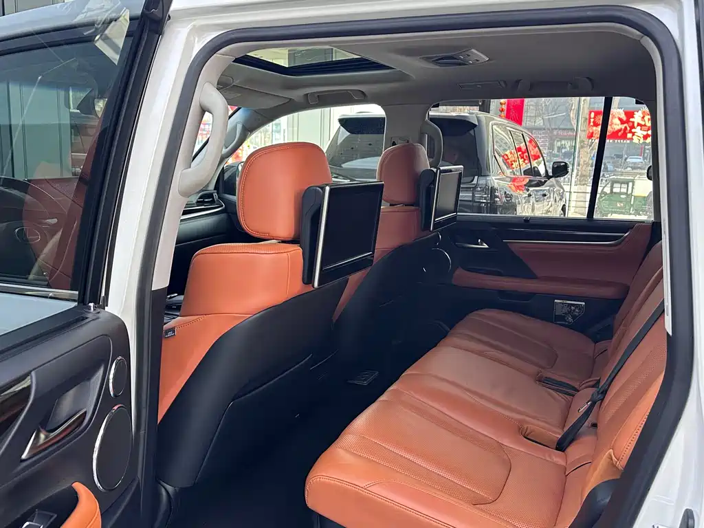 Lexus LX 570 Peak Special Limited