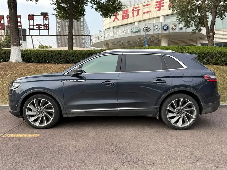 Lincoln Nautilus 2.7 T 4 WD Honor Shine