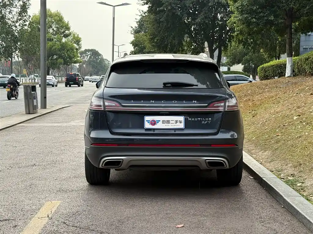 Nautilus 2.7 T 4 WD Honor Shine