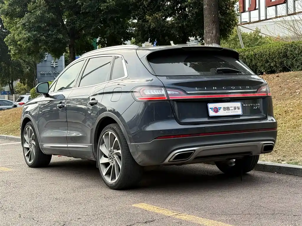 Nautilus 2.7 T 4 WD Honor Shine