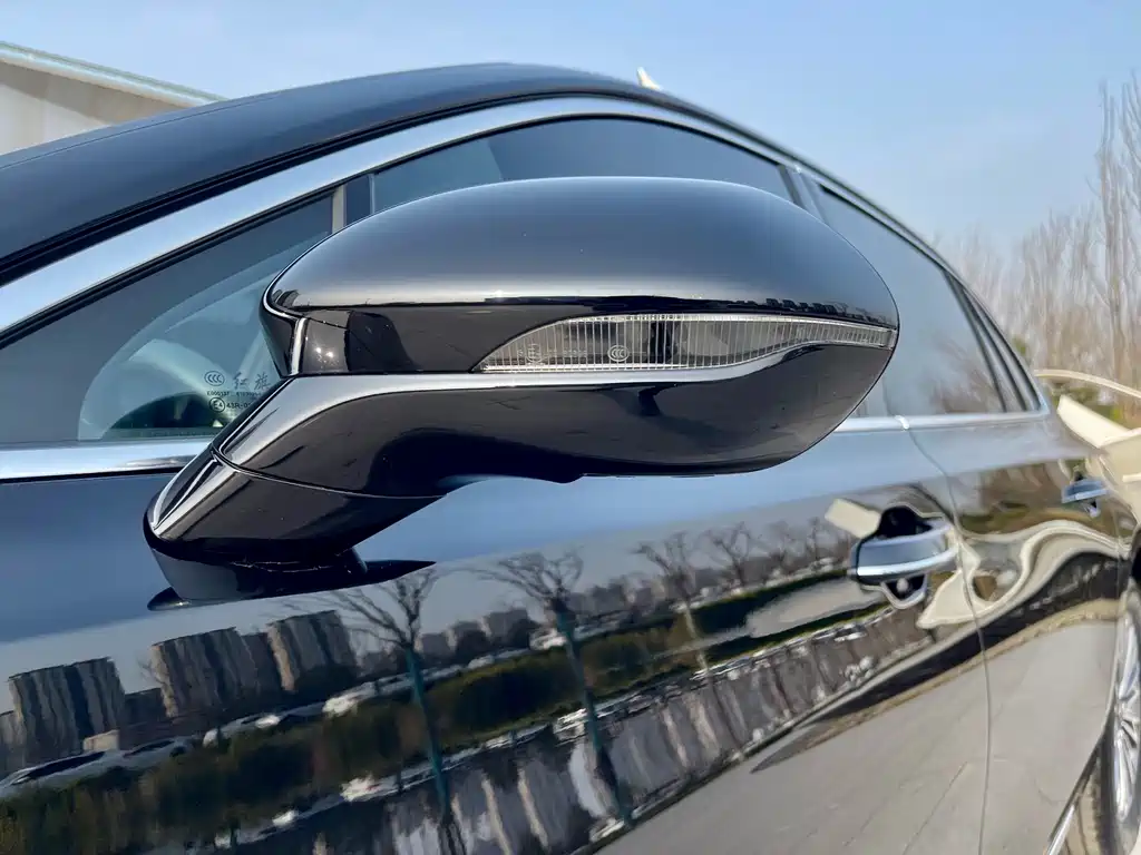 Hongqi H5 1.5 T DCT Connected Flagship Charm