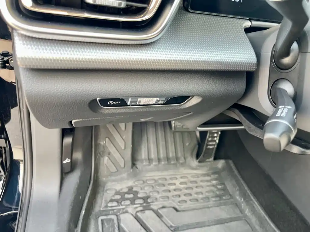 Hongqi H5 1.5 T DCT Connected Flagship Charm
