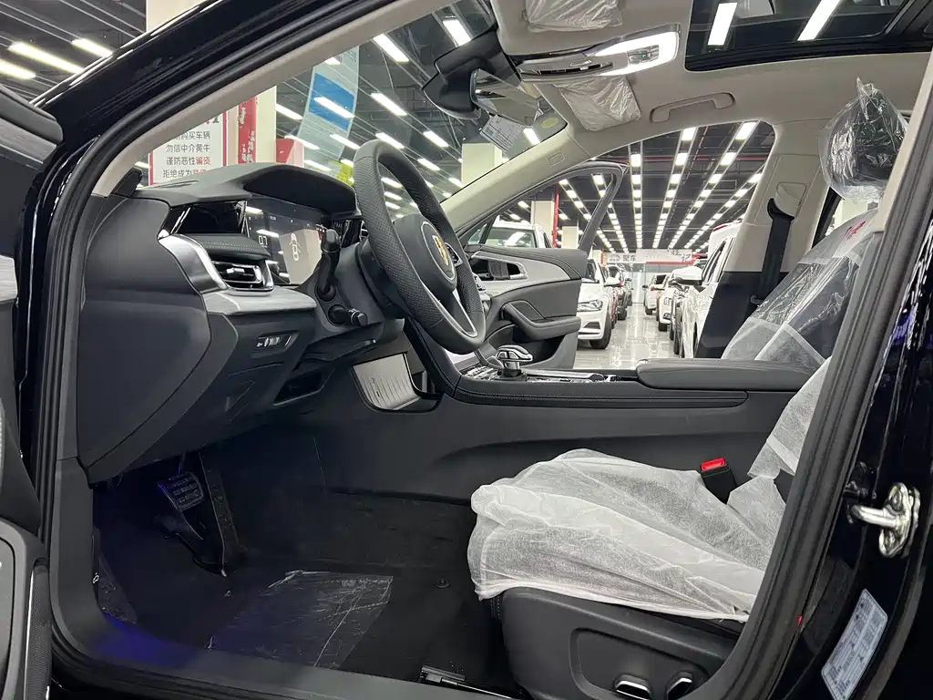 Hongqi H5 1.5 T DCT Flagship Charm