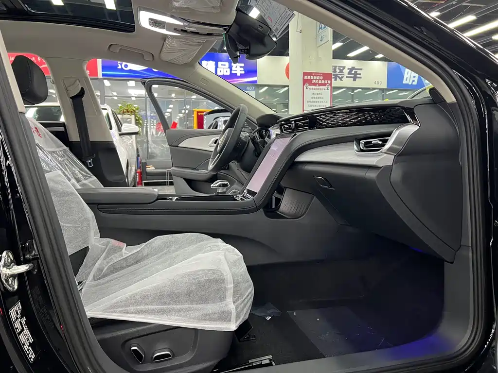 Hongqi H5 1.5 T DCT Flagship Charm