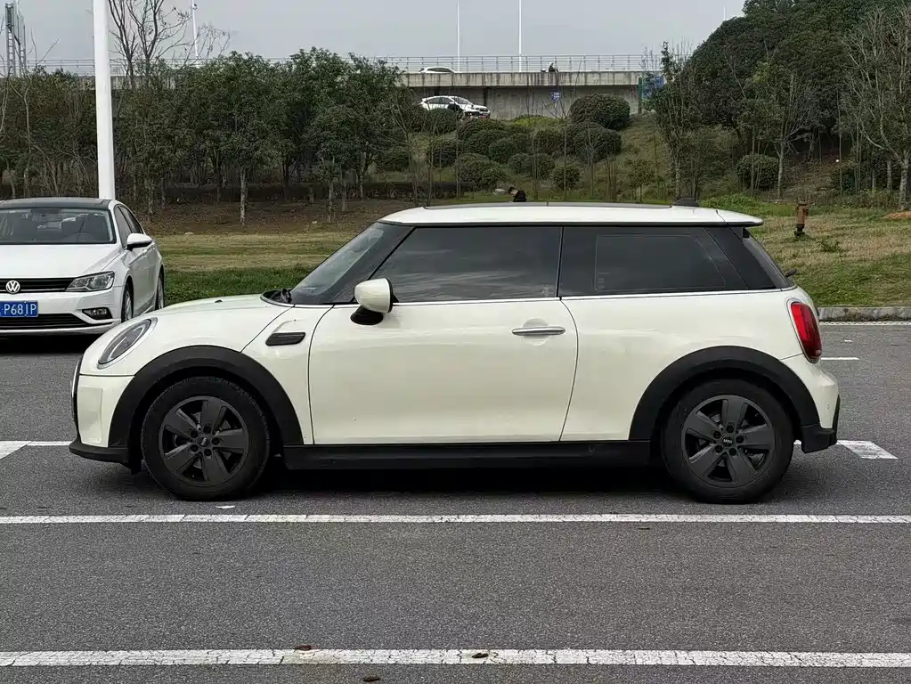 MINI Facelift 1.5 T ONE
