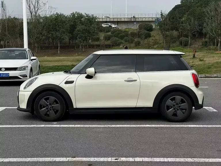 MINI Facelift 1.5 T ONE
