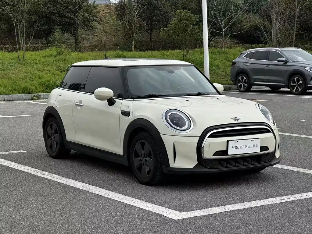 MINI Facelift 1.5 T ONE