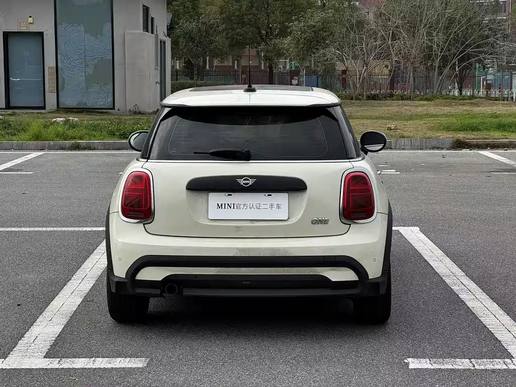 MINI Facelift 1.5 T ONE