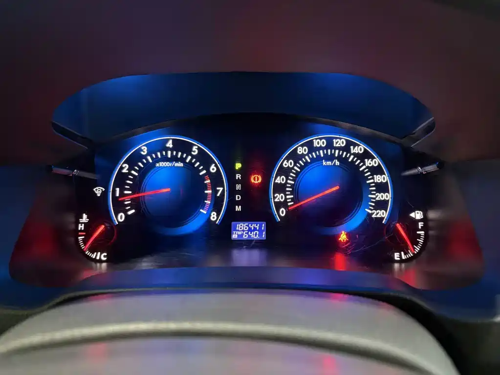 Mazda 8 2.5 L Supreme
