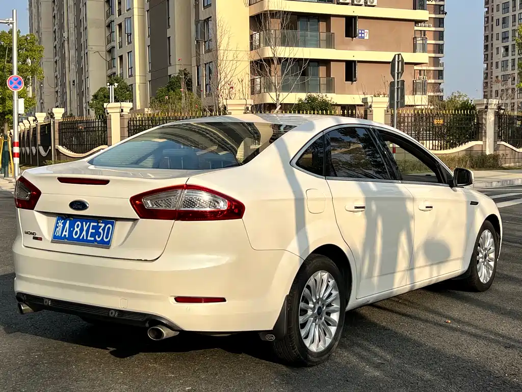 Mondeo 2.0 L GTDi200 Luxury