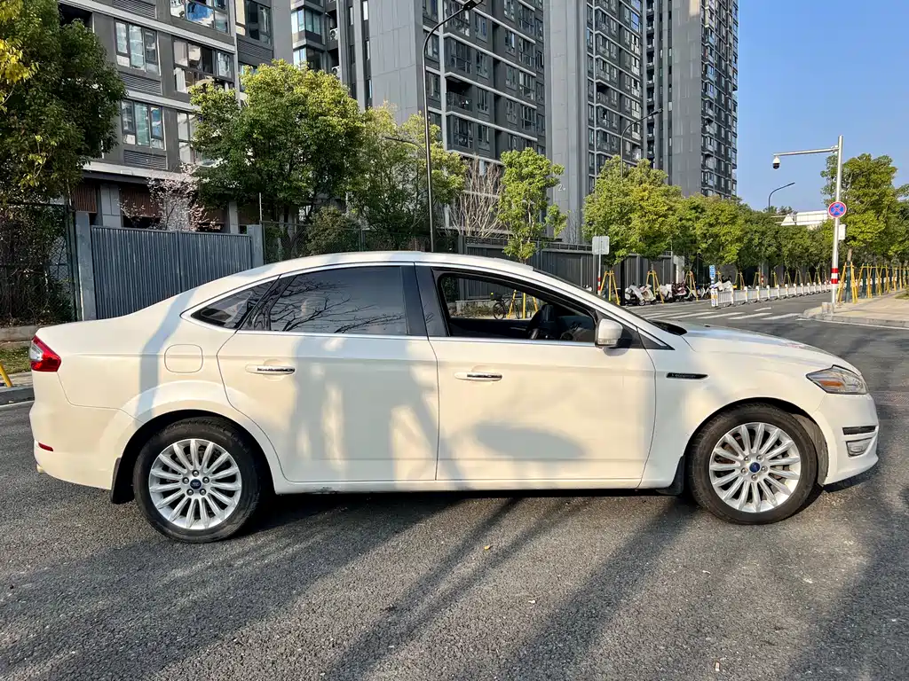 Mondeo 2.0 L GTDi200 Luxury